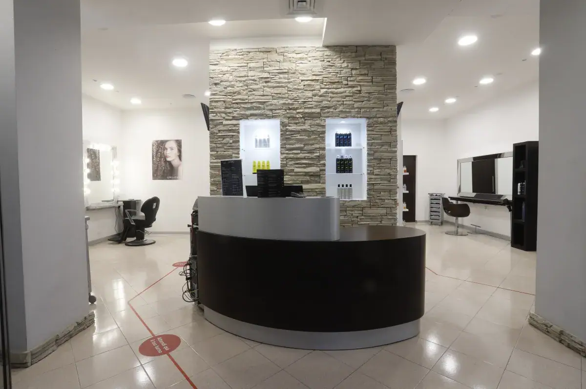 Zona lavaggio e styling del salone