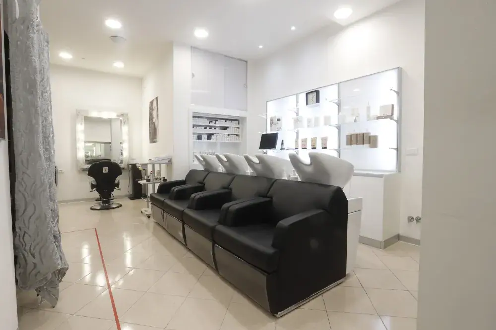 Interno del salone Lino Parrucchieri a Vasto